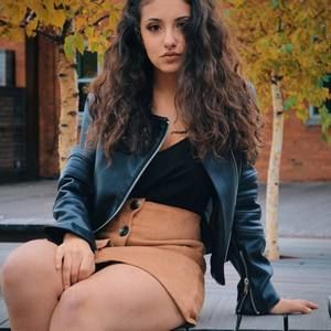 Meet your Posher, Ecem